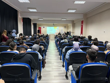 Yüksekokulumuzda Bağımlılıkla Mücadele Eğitimi Verildi